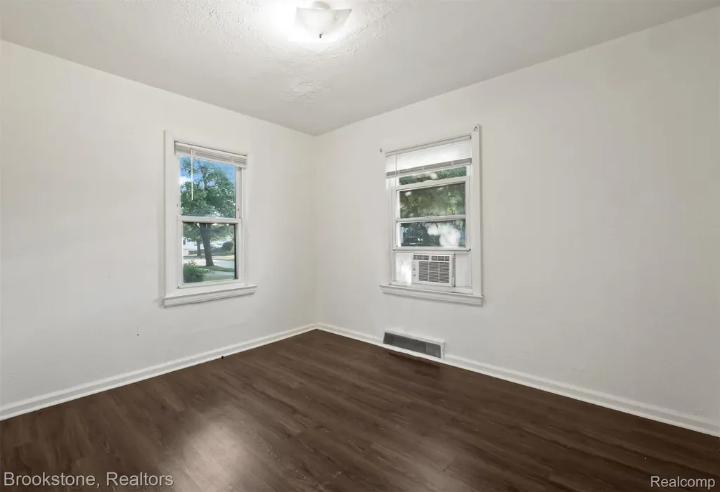 5689 Cornell Street Dearborn Heights City MI 48125