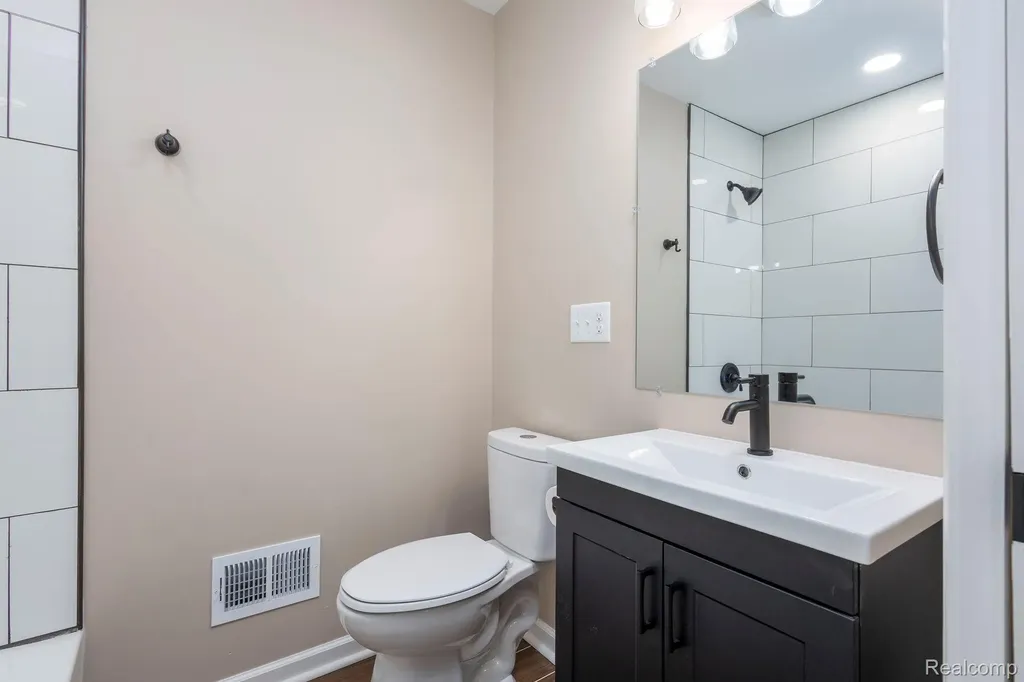 23147 Tawas Avenue Hazel Park City MI 48030