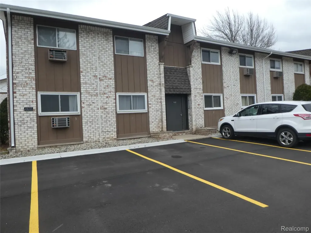 7482 Woodview Street Westland City MI 48185