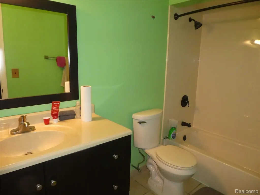 7482 Woodview Street Westland City MI 48185