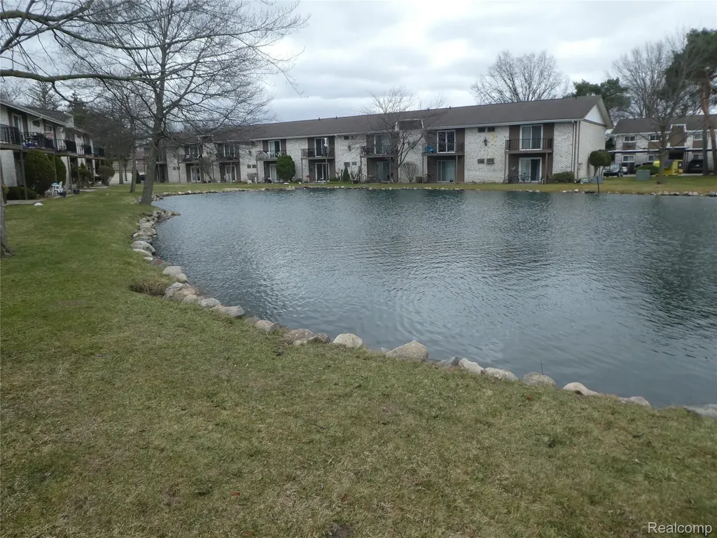 7482 Woodview Street Westland City MI 48185