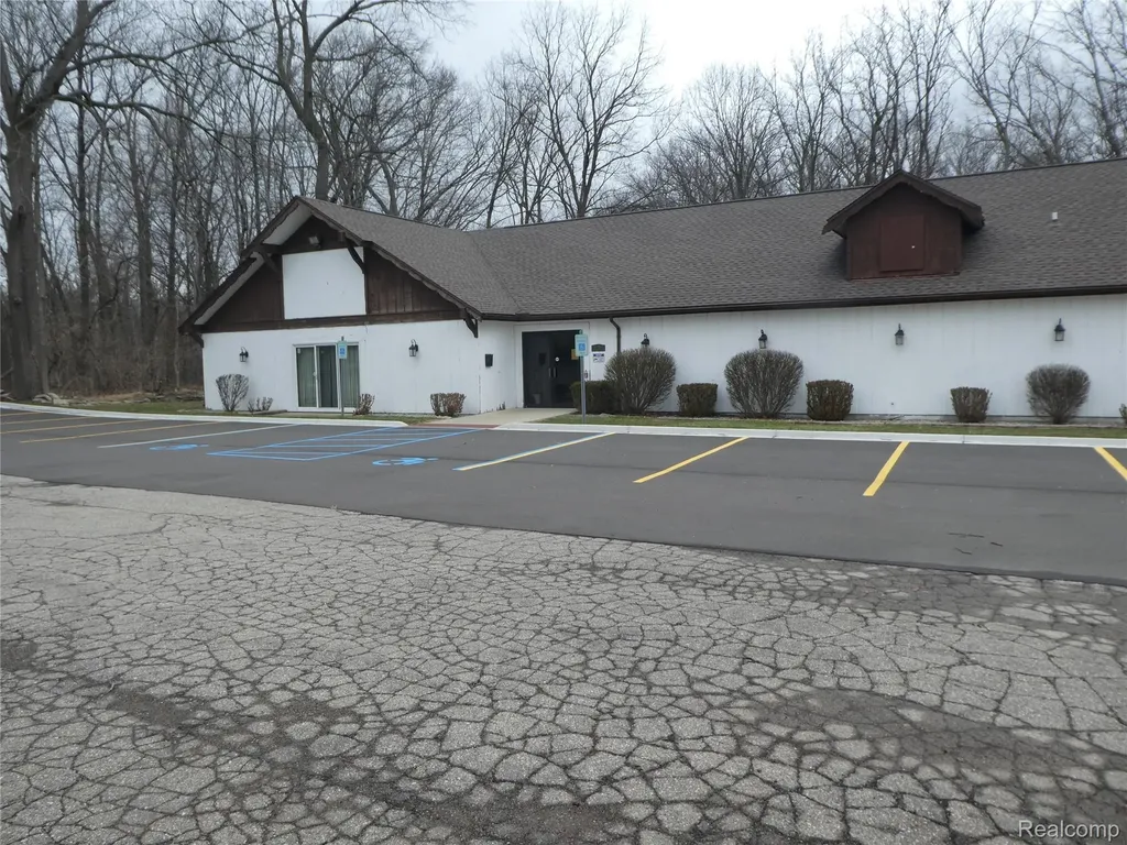 7482 Woodview Street Westland City MI 48185