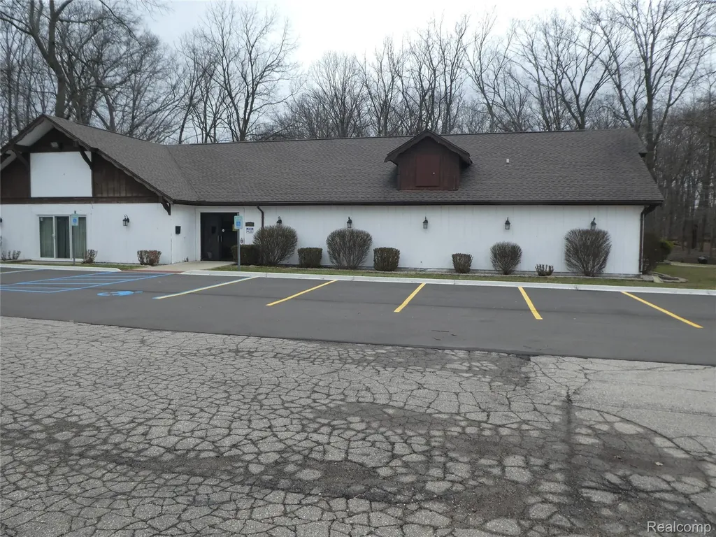 7482 Woodview Street Westland City MI 48185