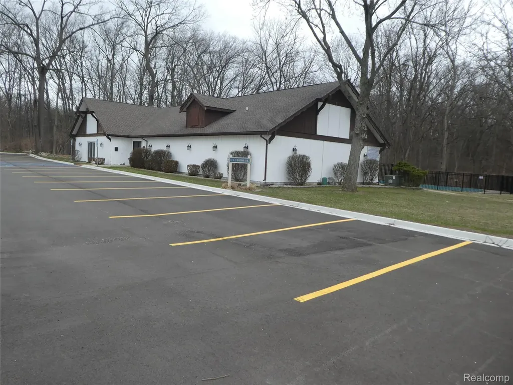 7482 Woodview Street Westland City MI 48185