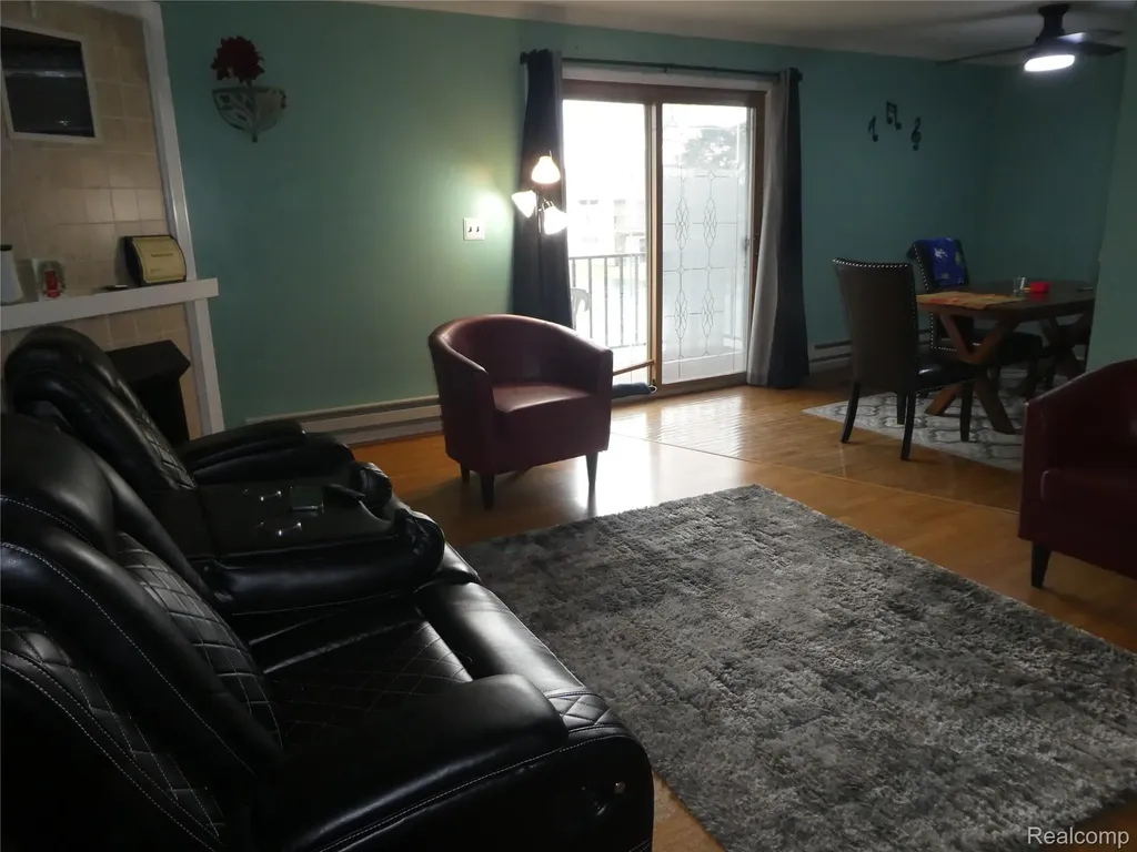 7482 Woodview Street Westland City MI 48185