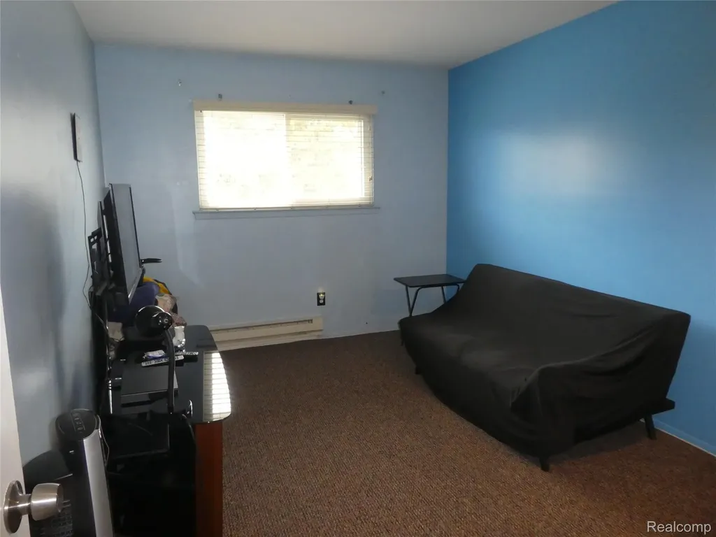 7482 Woodview Street Westland City MI 48185
