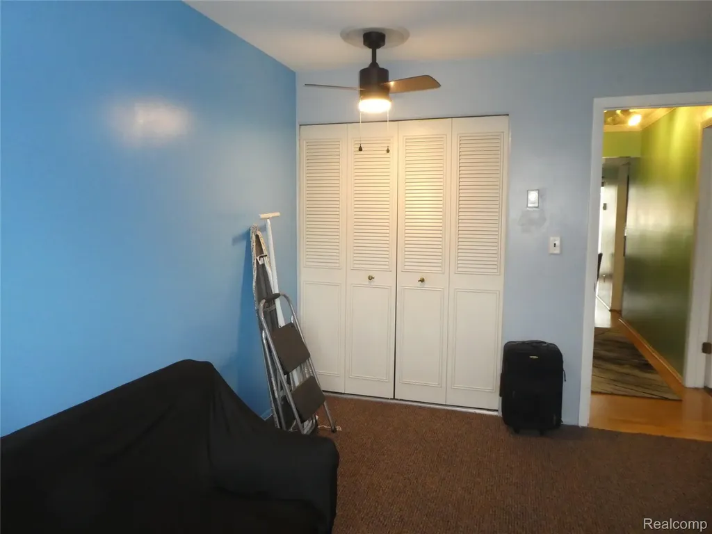7482 Woodview Street Westland City MI 48185