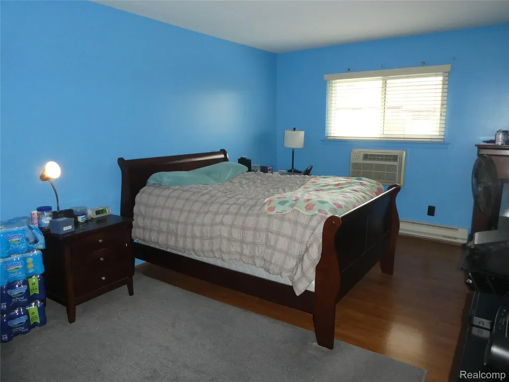 7482 Woodview Street Westland City MI 48185