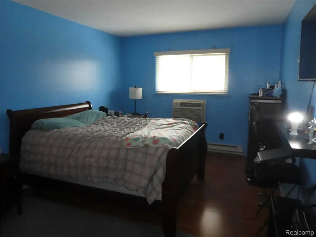 7482 Woodview Street Westland City MI 48185