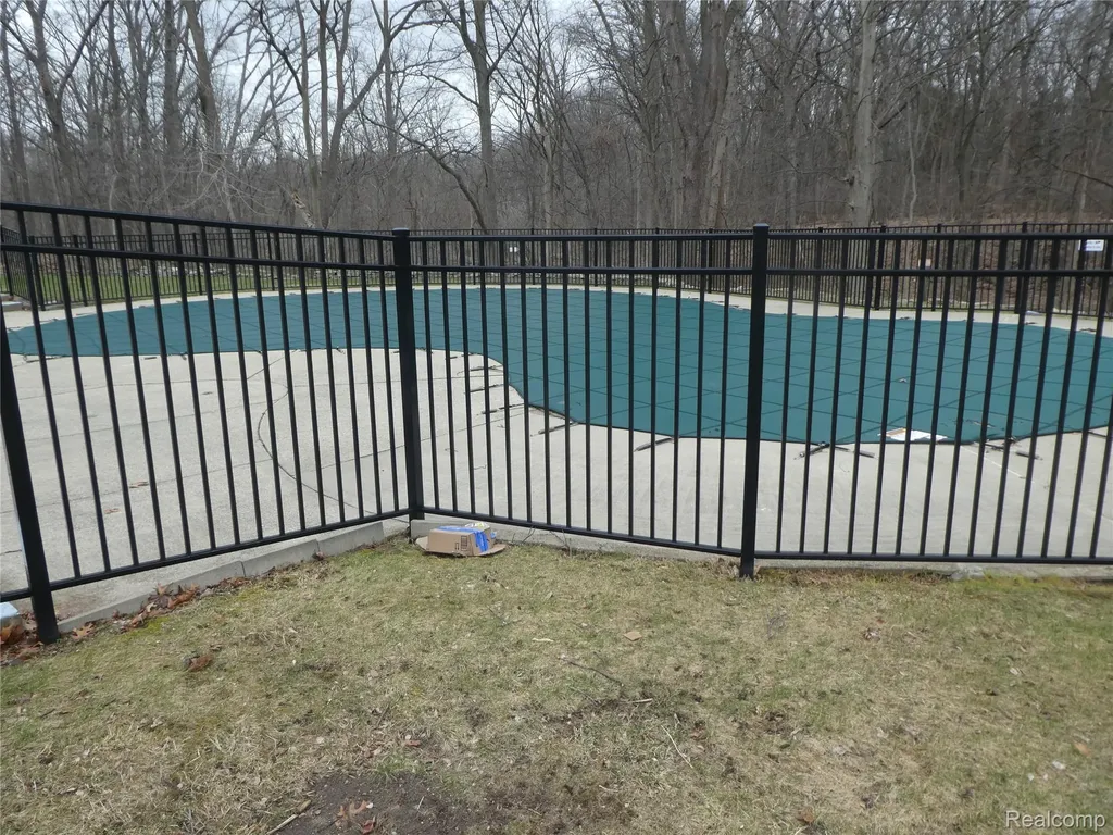 7482 Woodview Street Westland City MI 48185