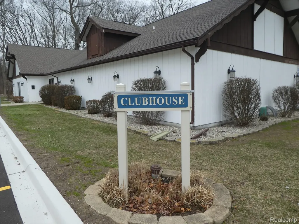 7482 Woodview Street Westland City MI 48185