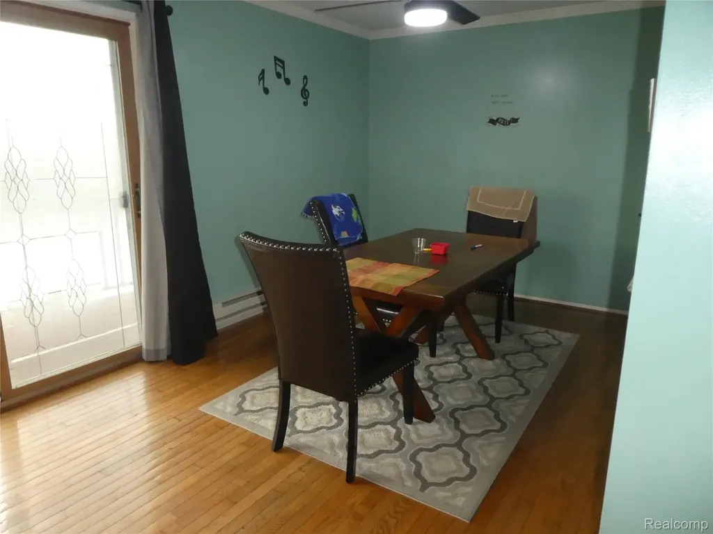 7482 Woodview Street Westland City MI 48185