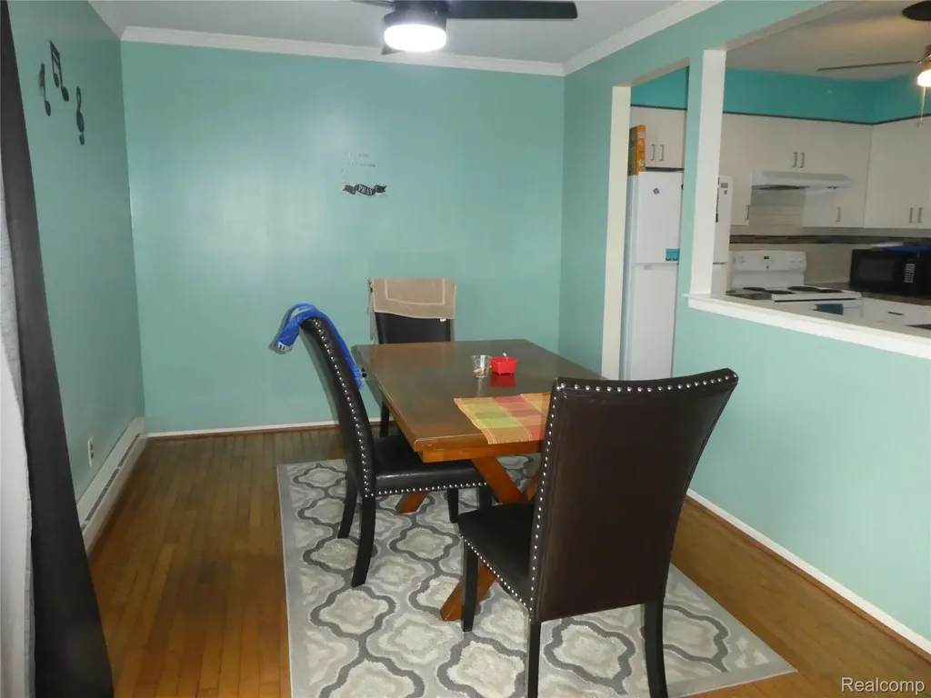 7482 Woodview Street Westland City MI 48185