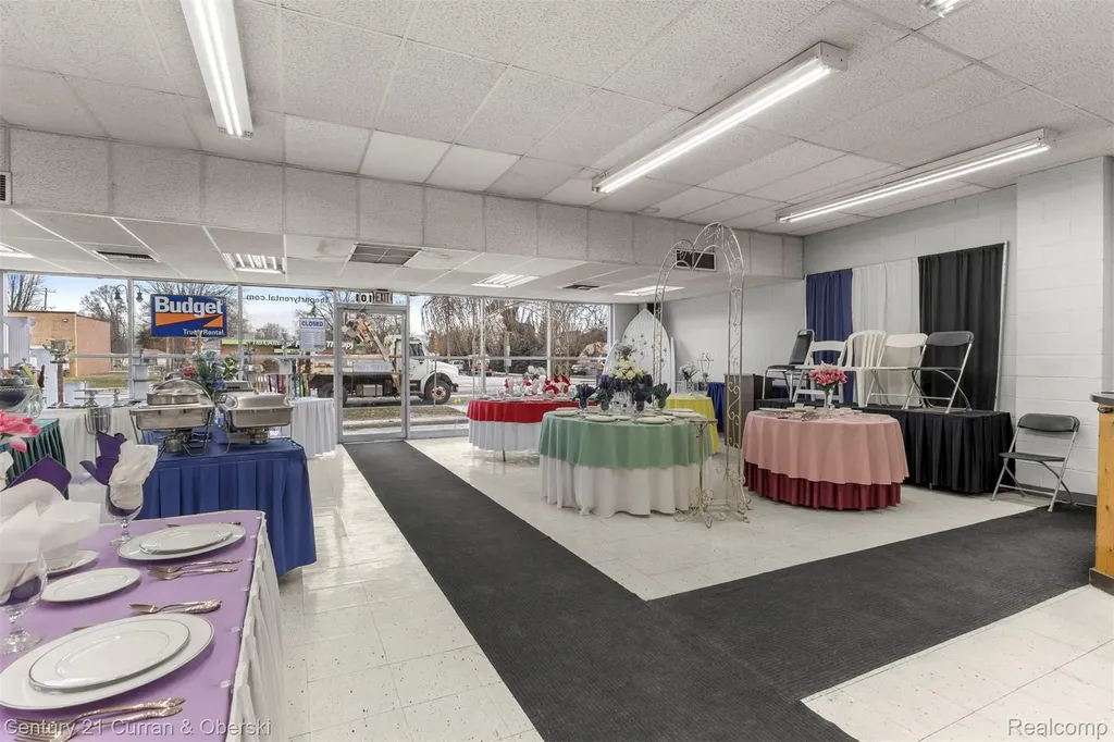 24101 W Warren Street Dearborn Heights City MI 48127