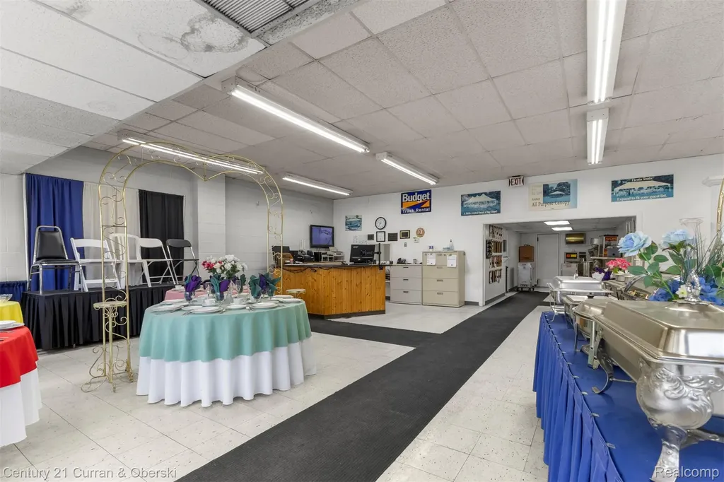 24101 W Warren Street Dearborn Heights City MI 48127
