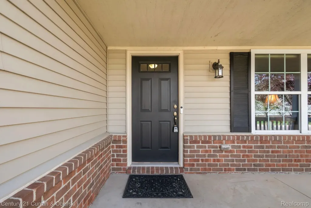 1091 Paddock Drive South Lyon City MI 48178