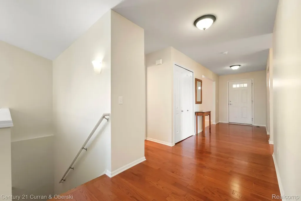 1091 Paddock Drive South Lyon City MI 48178