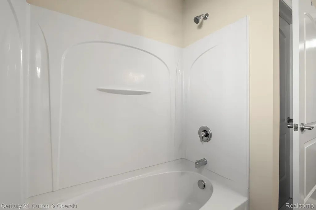 1091 Paddock Drive South Lyon City MI 48178
