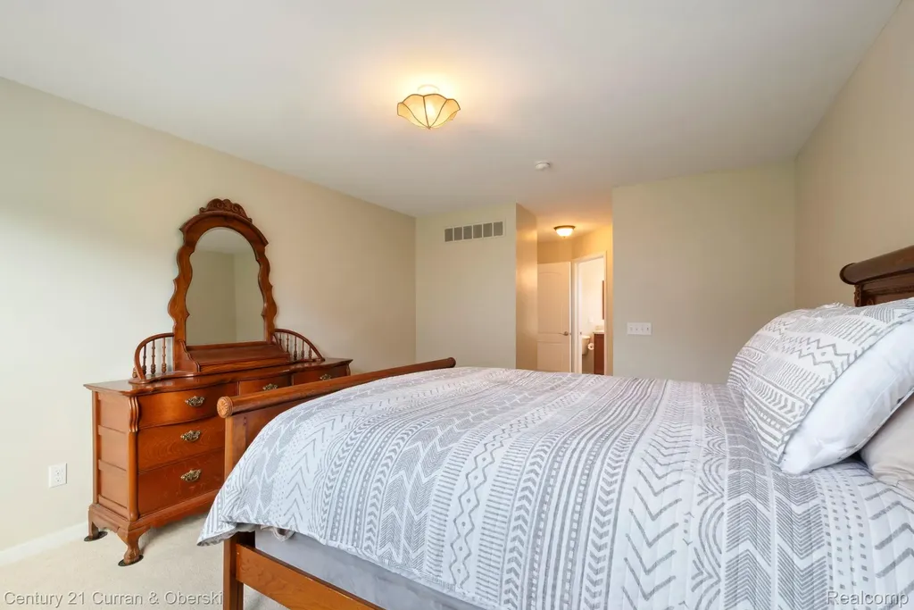 1091 Paddock Drive South Lyon City MI 48178