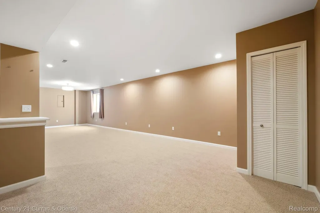1091 Paddock Drive South Lyon City MI 48178