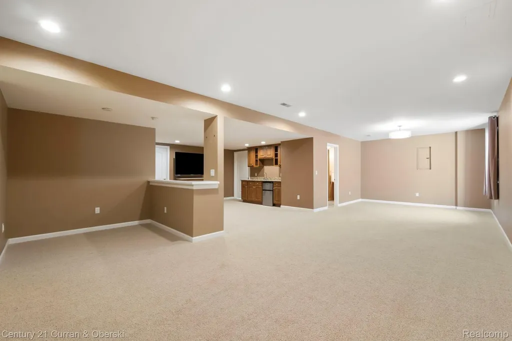 1091 Paddock Drive South Lyon City MI 48178