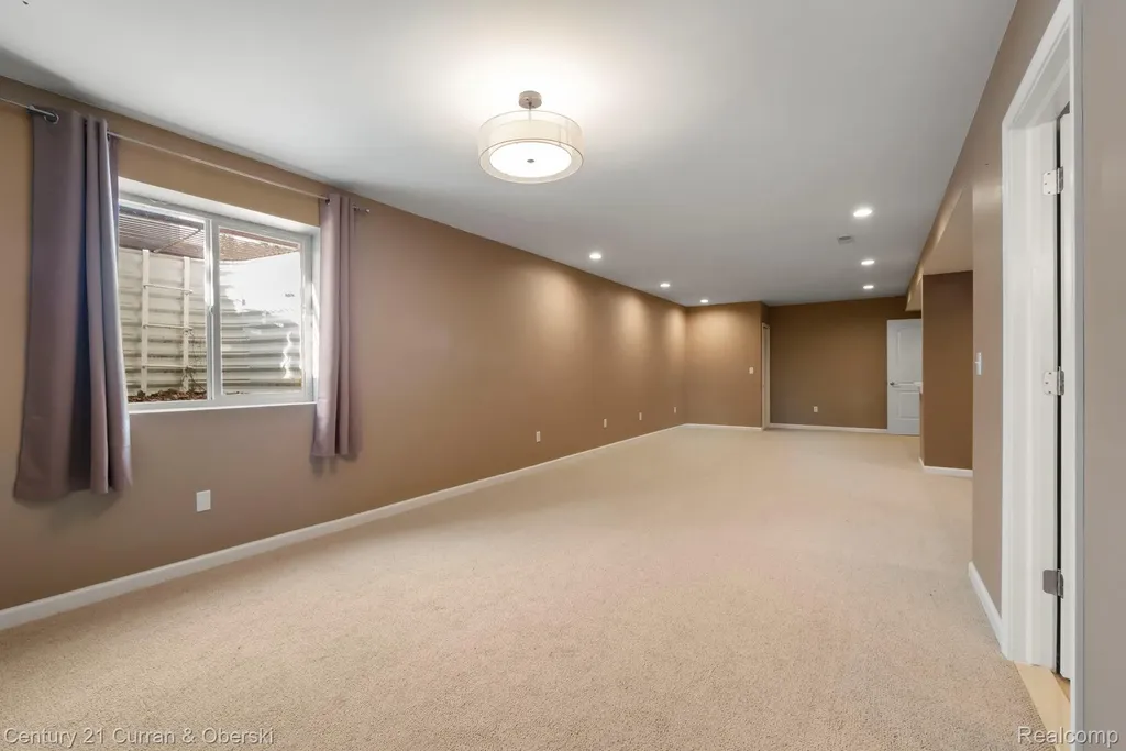 1091 Paddock Drive South Lyon City MI 48178
