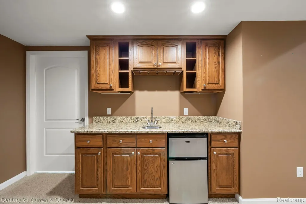 1091 Paddock Drive South Lyon City MI 48178