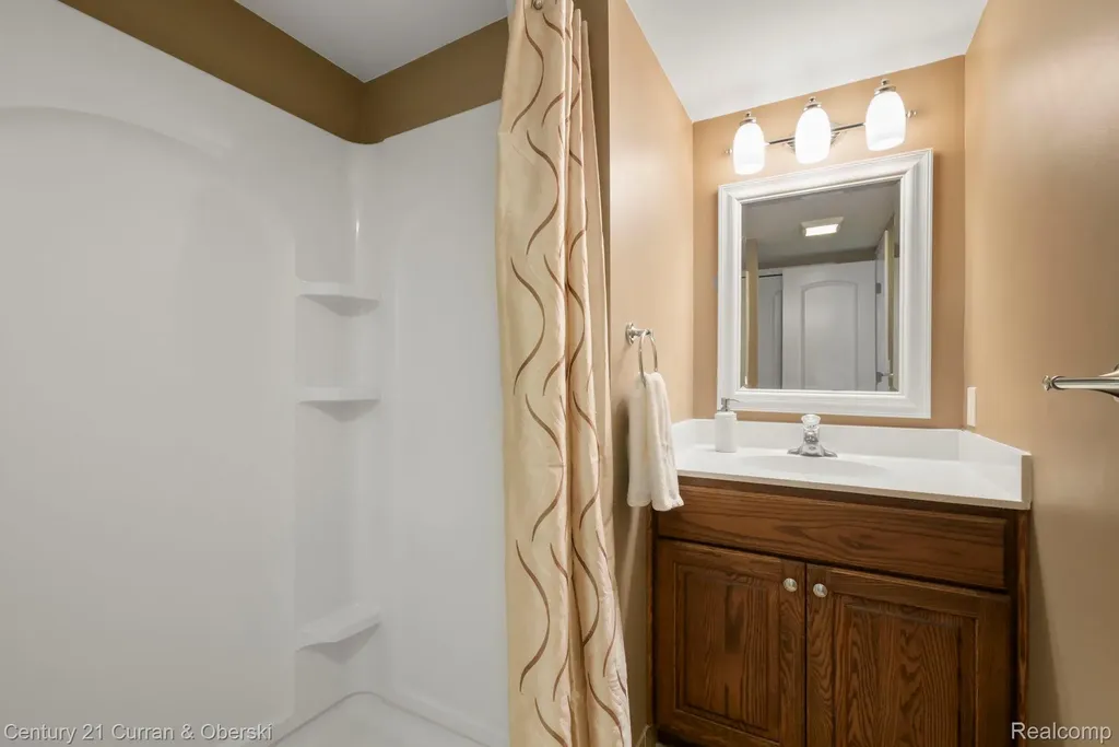 1091 Paddock Drive South Lyon City MI 48178
