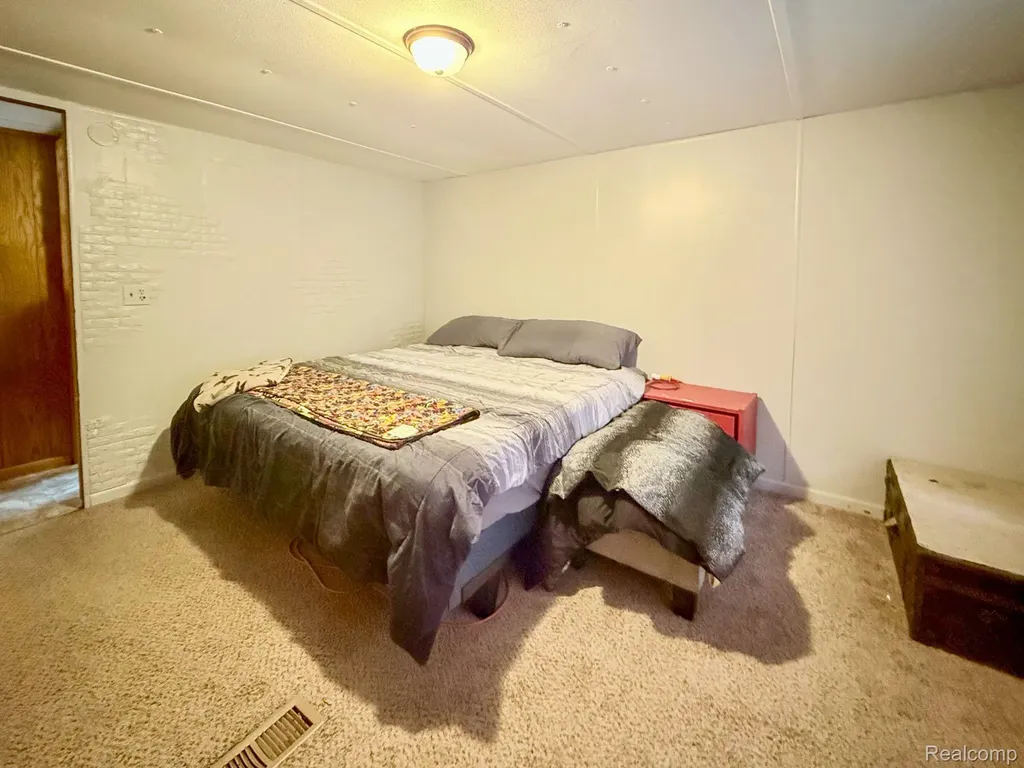 435 Rustic Lane S Sumpter Township MI 48111