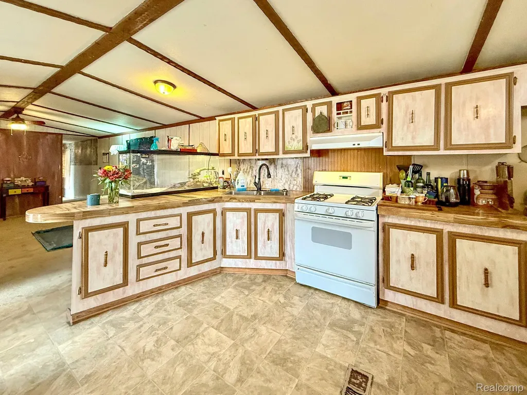 435 Rustic Lane S Sumpter Township MI 48111