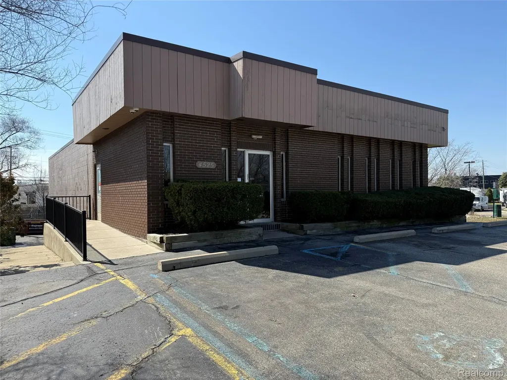4525 Highland Road Waterford Charter Township MI 48328