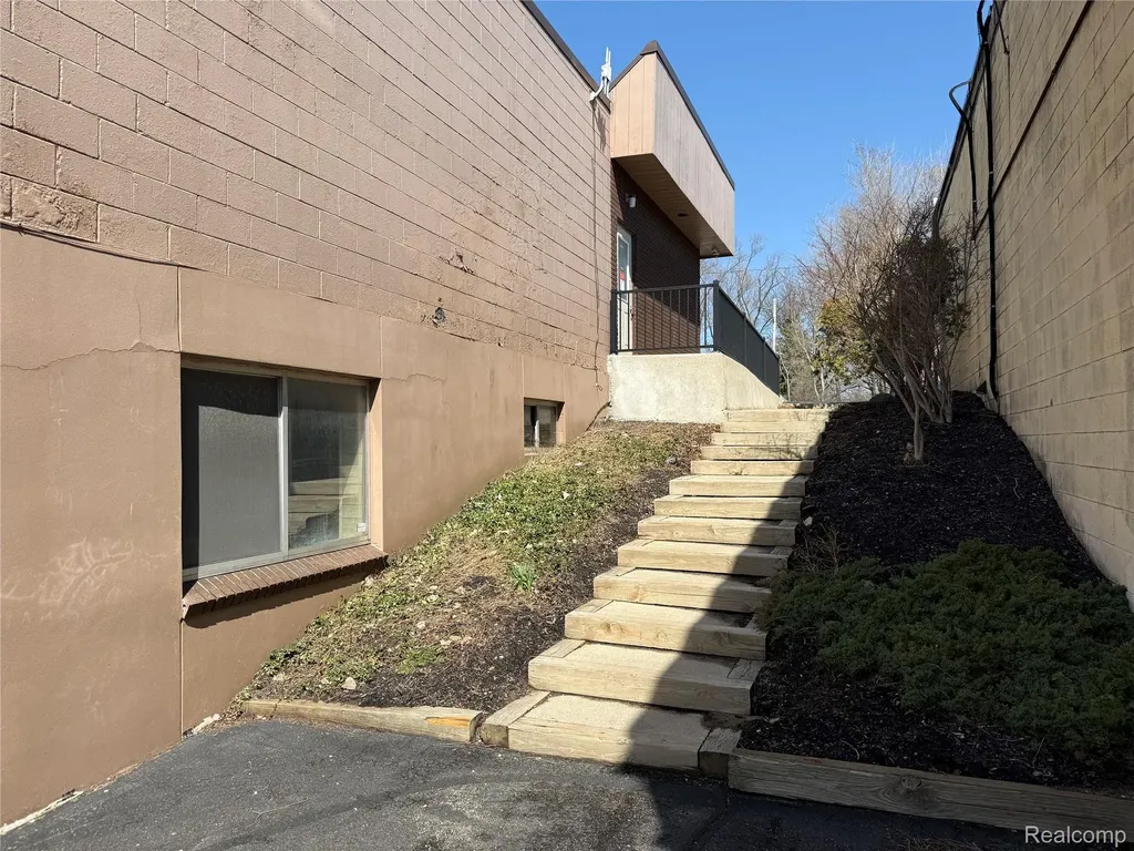 4525 Highland Road Waterford Charter Township MI 48328
