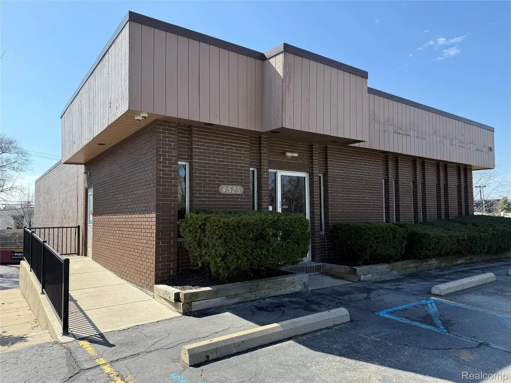 4525 Highland Road Waterford Charter Township MI 48328