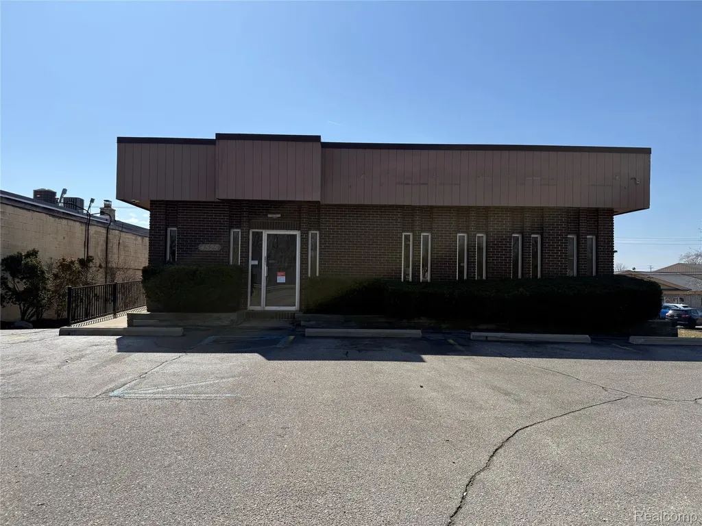 4525 Highland Road Waterford Charter Township MI 48328