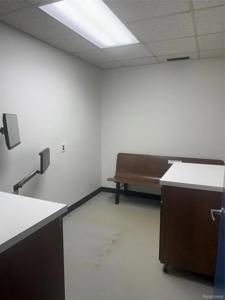 4525 Highland Road Waterford Charter Township MI 48328