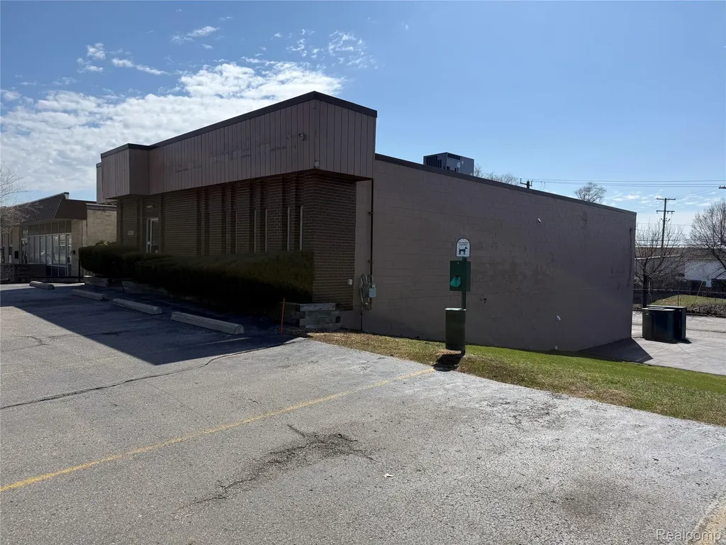4525 Highland Road Waterford Charter Township MI 48328