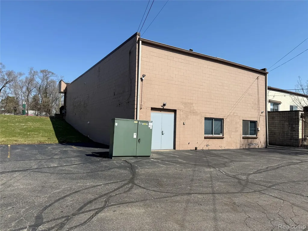 4525 Highland Road Waterford Charter Township MI 48328