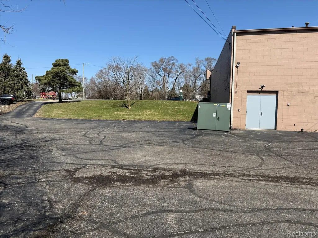 4525 Highland Road Waterford Charter Township MI 48328