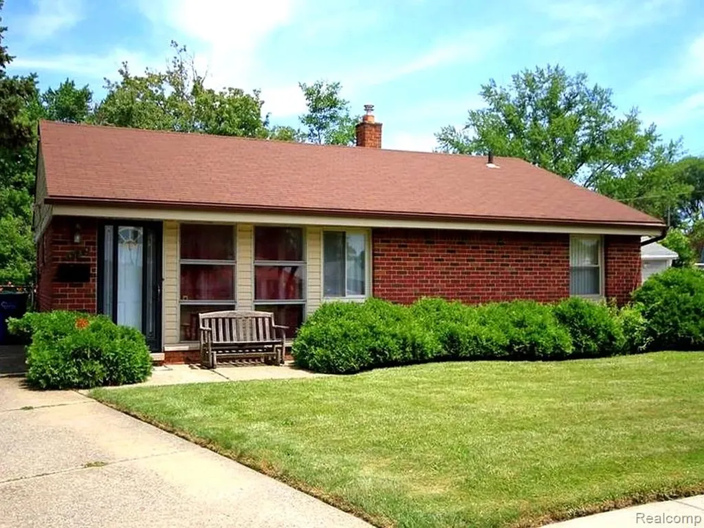 11322 Superior Avenue NW Warren City MI 48089