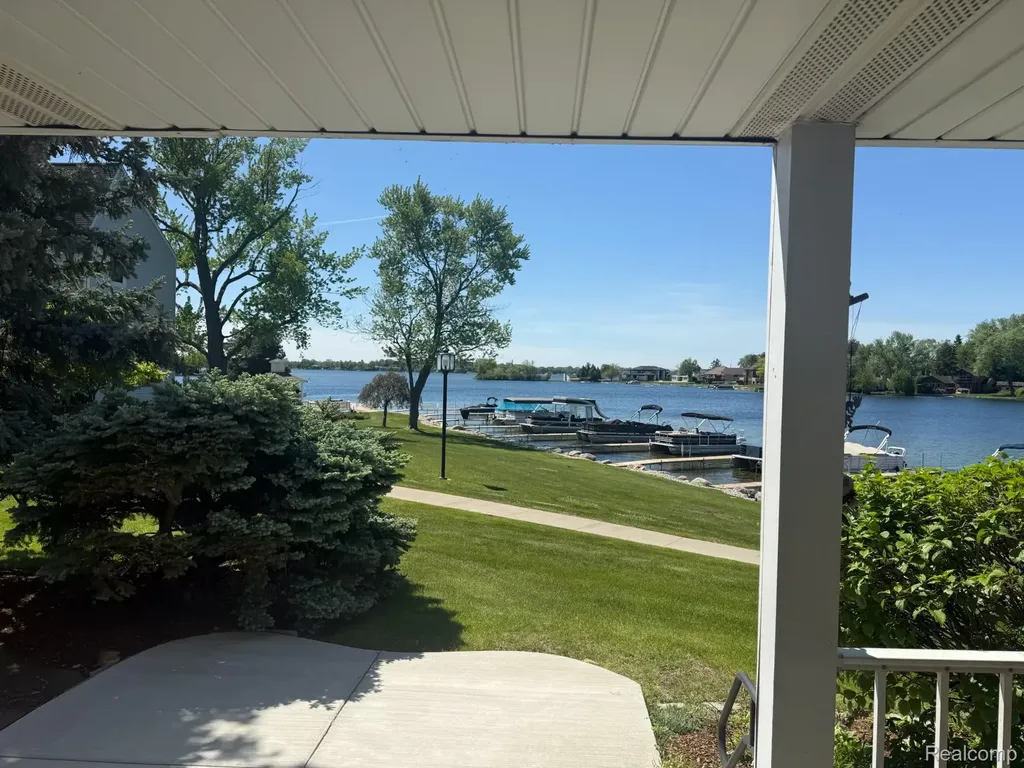 3553 Port Cove Drive Waterford Charter Township MI 48328