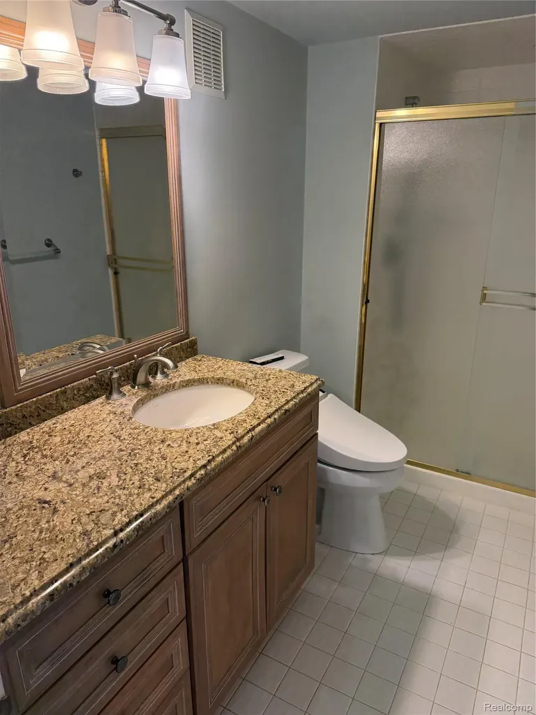 3553 Port Cove Drive Waterford Charter Township MI 48328