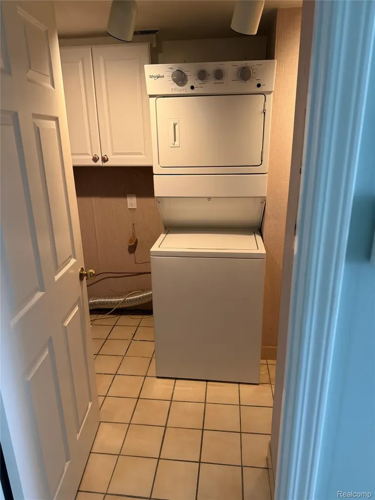 3553 Port Cove Drive Waterford Charter Township MI 48328