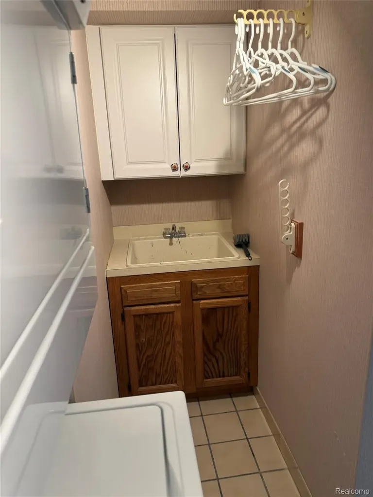 3553 Port Cove Drive Waterford Charter Township MI 48328