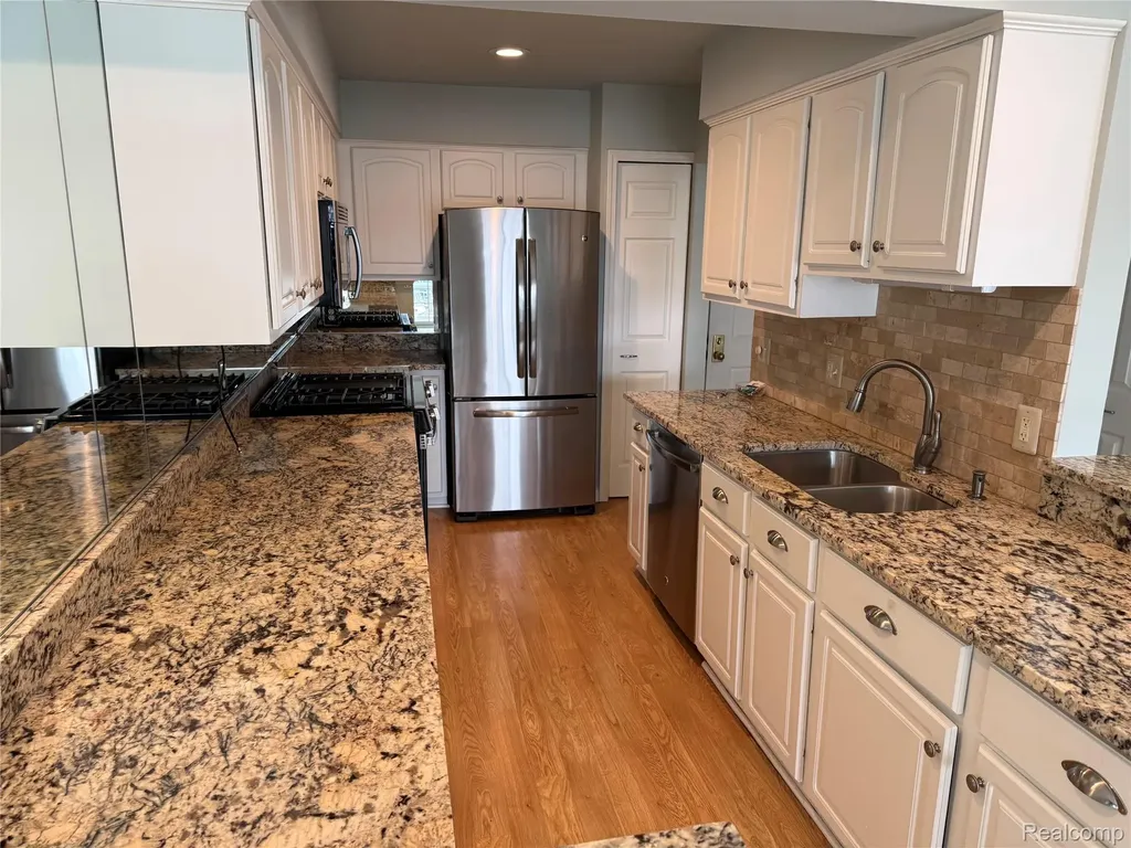 3553 Port Cove Drive Waterford Charter Township MI 48328