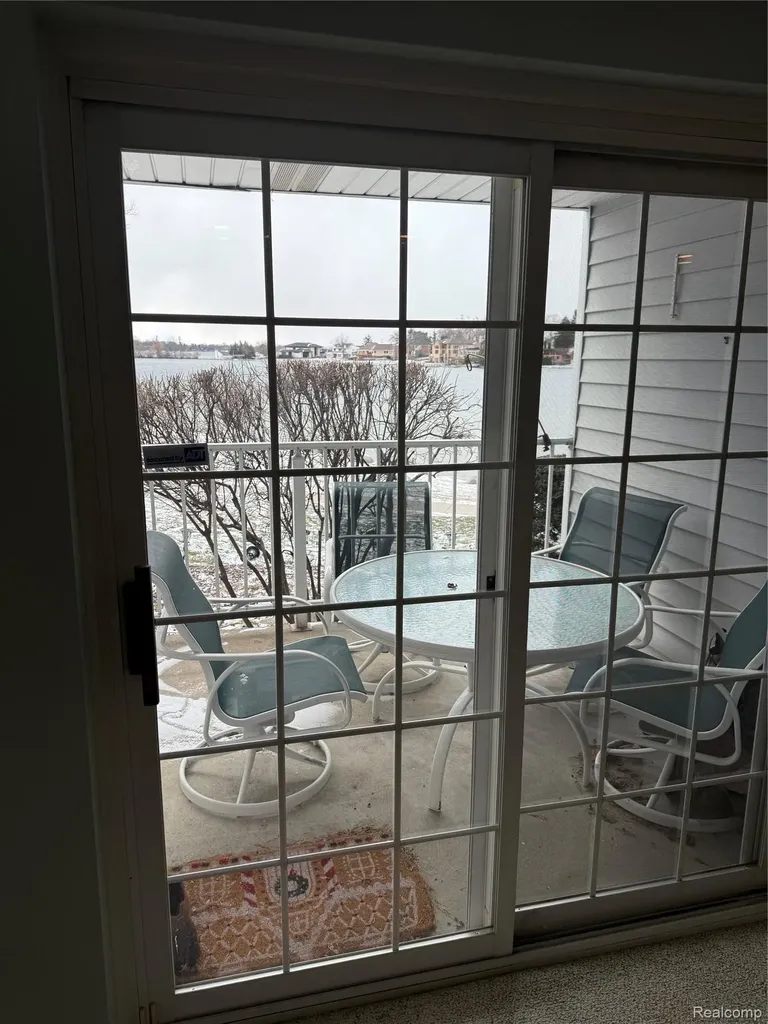 3553 Port Cove Drive Waterford Charter Township MI 48328