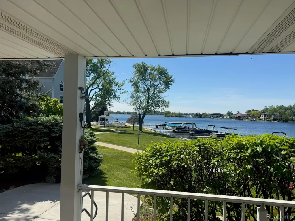 3553 Port Cove Drive Waterford Charter Township MI 48328