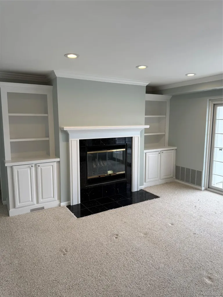3553 Port Cove Drive Waterford Charter Township MI 48328