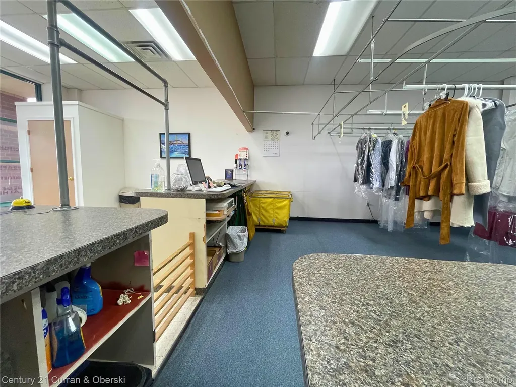 2057 South Boulevard W Troy City MI 48098