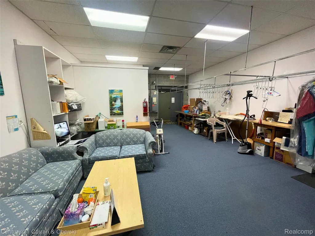 2057 South Boulevard W Troy City MI 48098