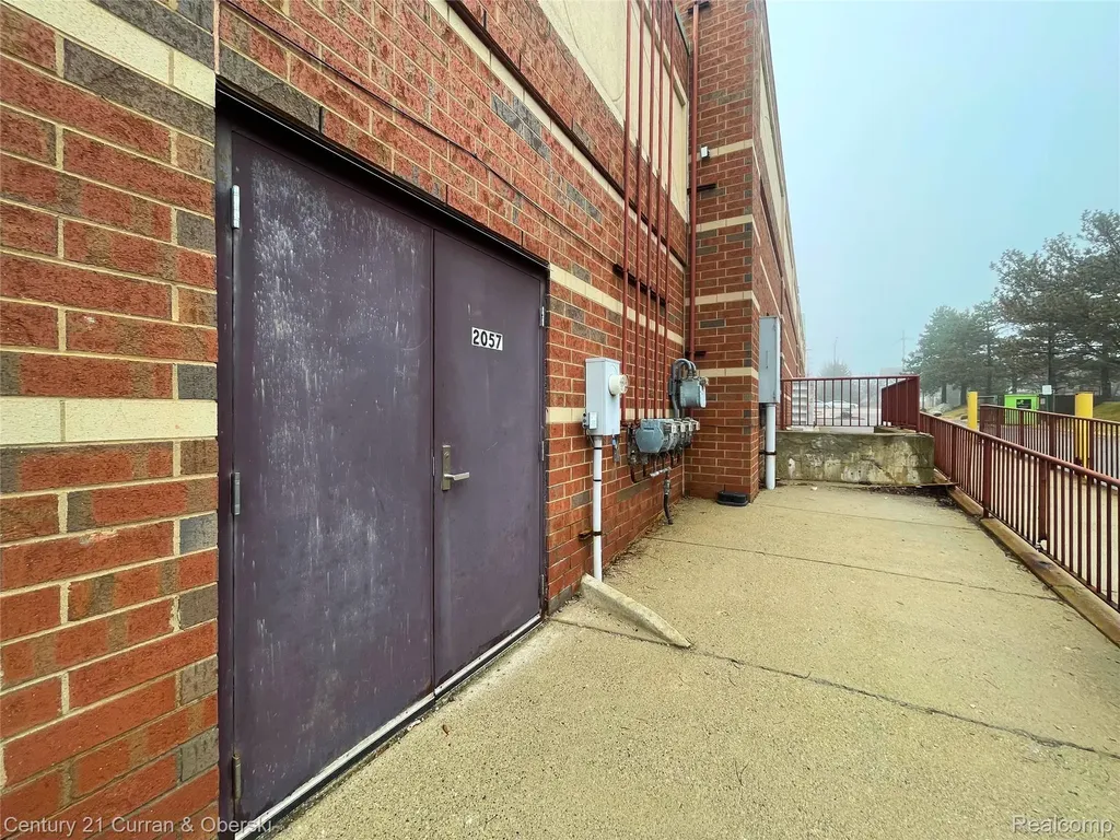 2057 South Boulevard W Troy City MI 48098